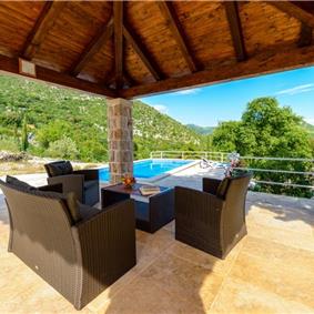 2 bedroom villa with pool and mountain views near Orašac, sleeps 4